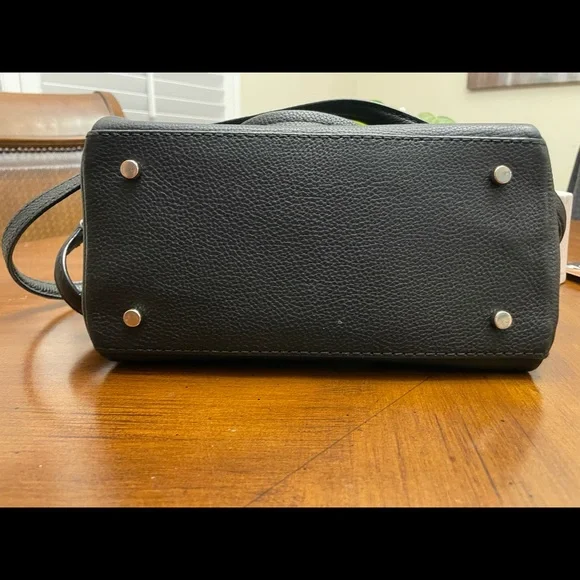 Kate Spade cross over bag. - Picture 10 of 12
